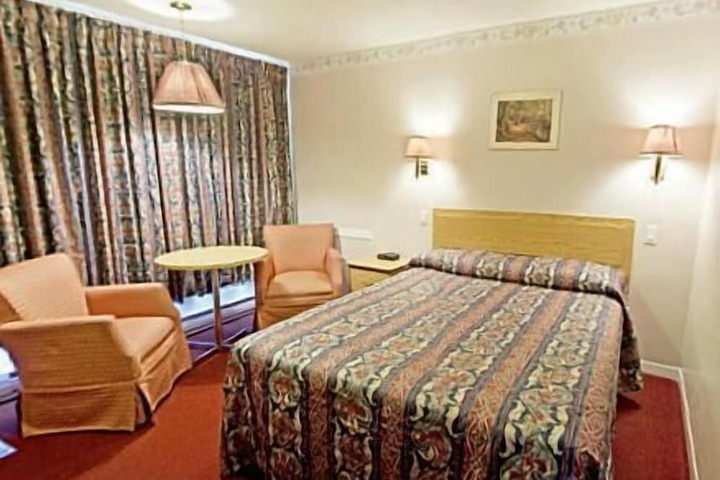Room 4 of 14