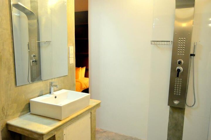 Room 2 of 16