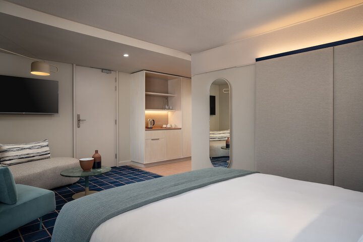 Room 9 of 30