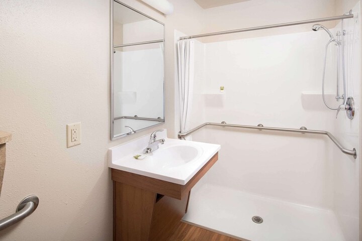 Room 15 of 25