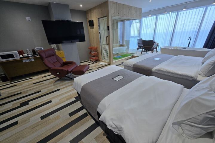 Room 26 of 184