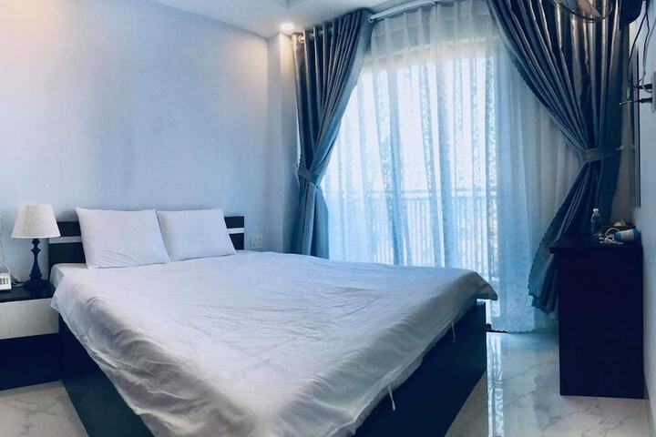 Room 4 of 18