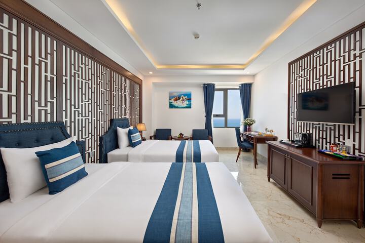 Room 33 of 82