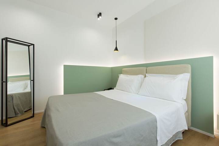 Room 2 of 68