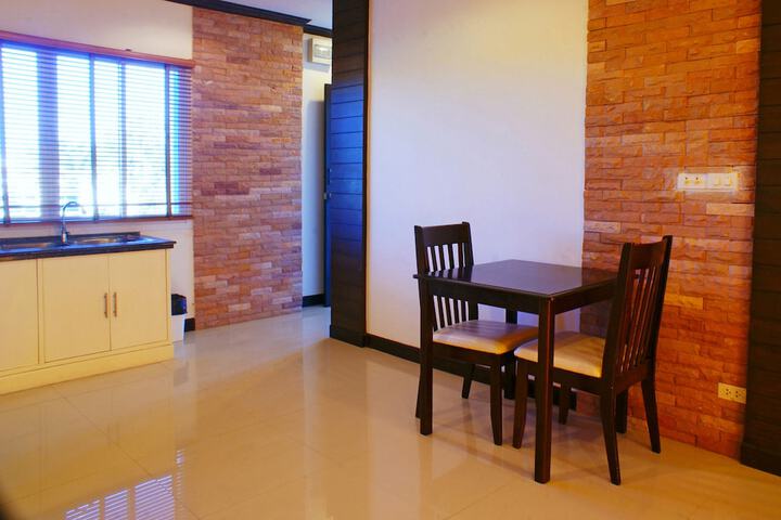 Room 5 of 105
