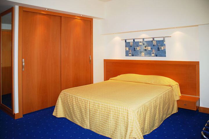 Room 12 of 68