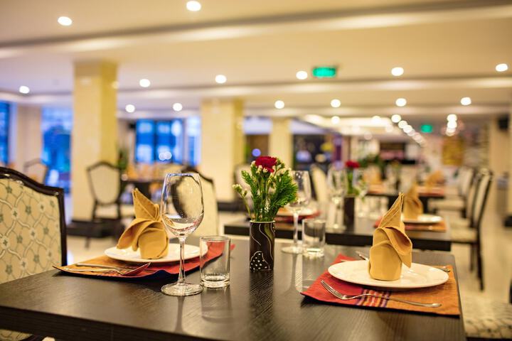 Dining 100 of 109