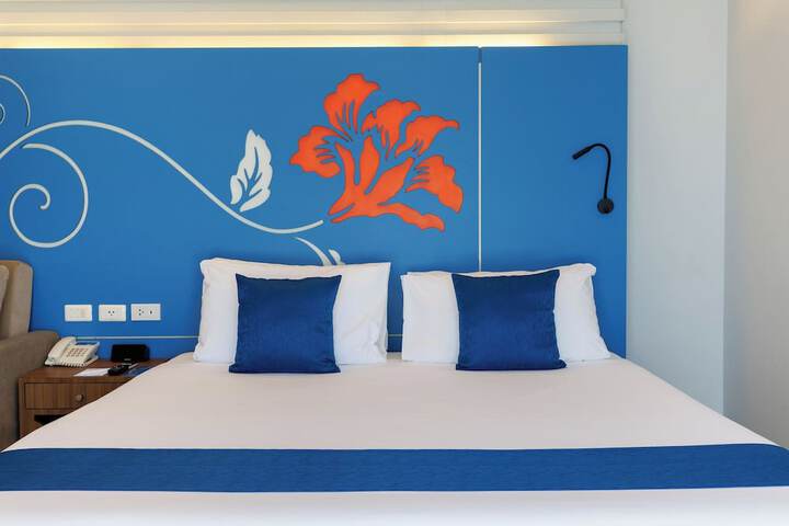 Room 12 of 110