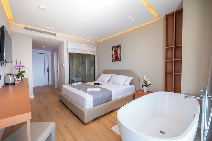 Room 14 of 76