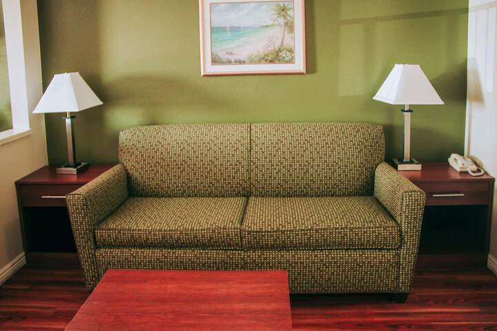 Room 27 of 48