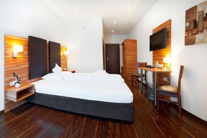 Room 9 of 29