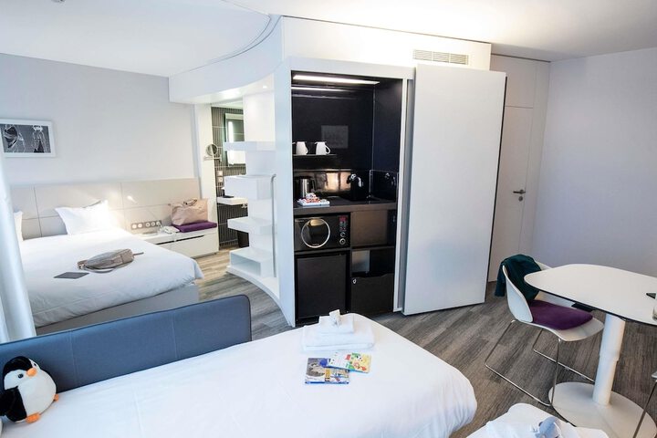 Room 28 of 106