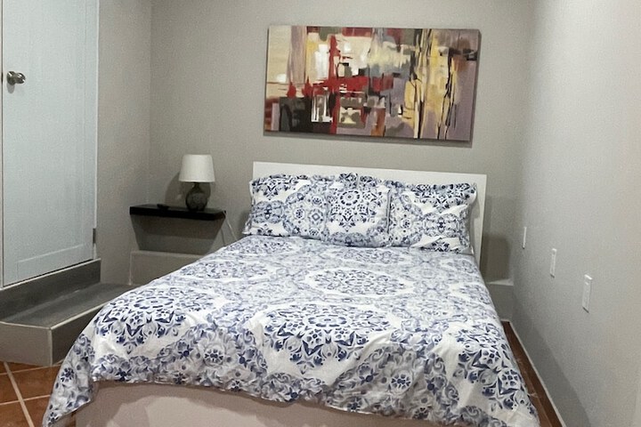 Room 11 of 25