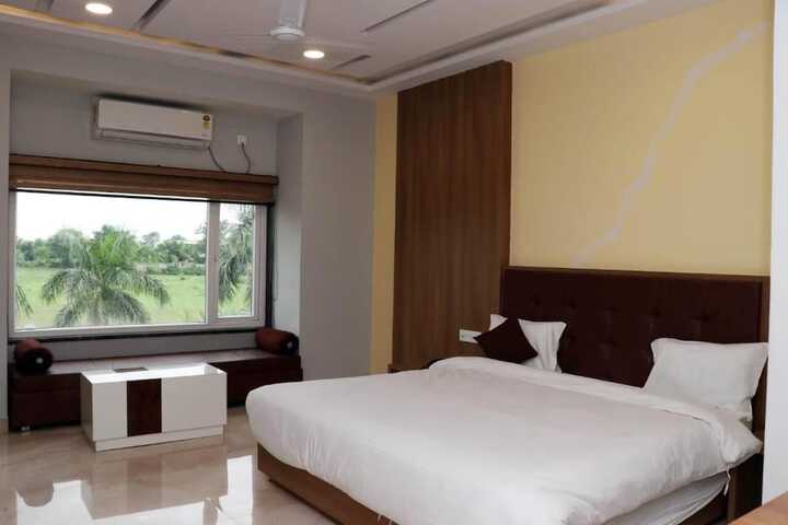 Room 18 of 25
