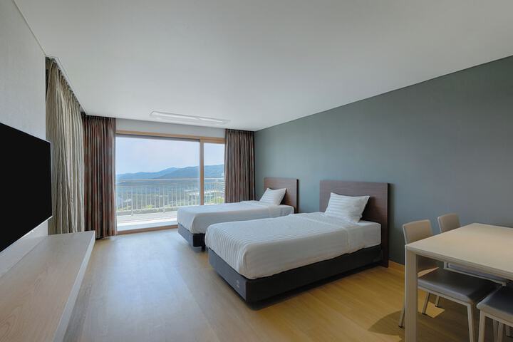 Room 42 of 110
