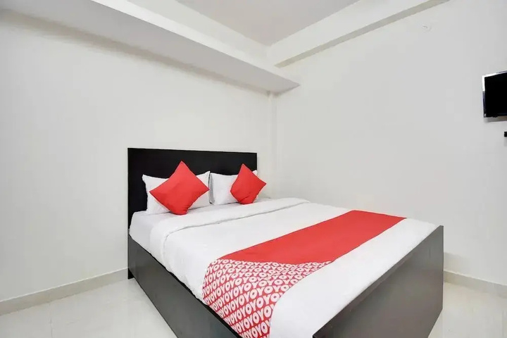 OYO 43621 Hindavi Inn 3