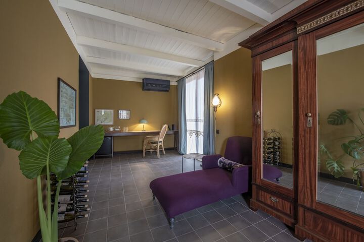Room 15 of 46