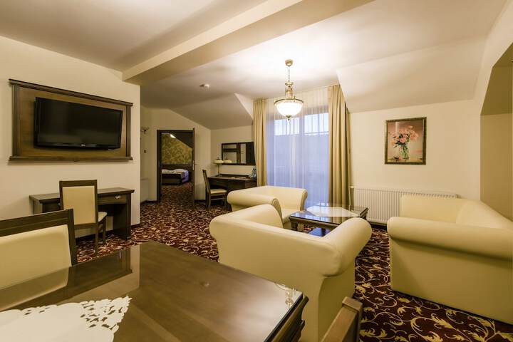 Room 32 of 122