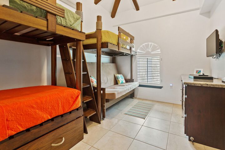 Room 13 of 179