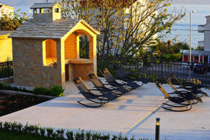 Sundeck 47 of 51
