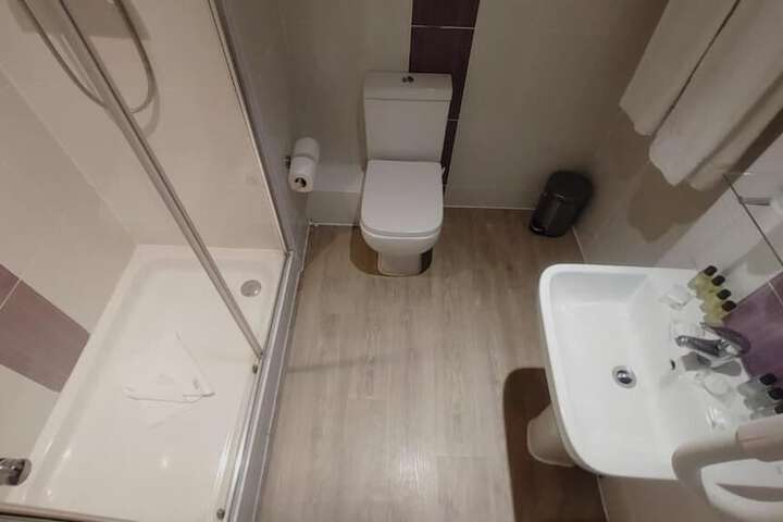 Room 7 of 11