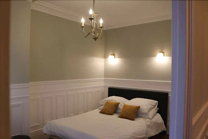 Room 6 of 16