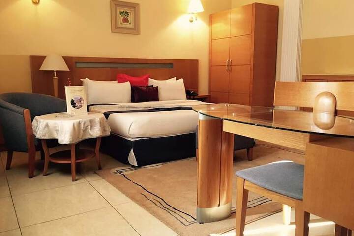 Room 7 of 11