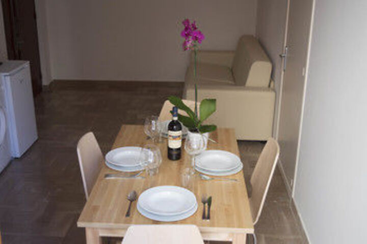 Dining 5 of 12