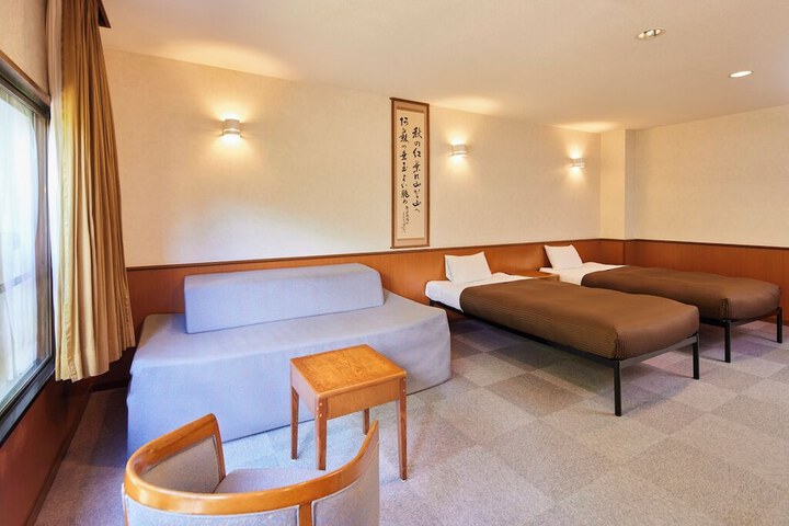 Room 13 of 120