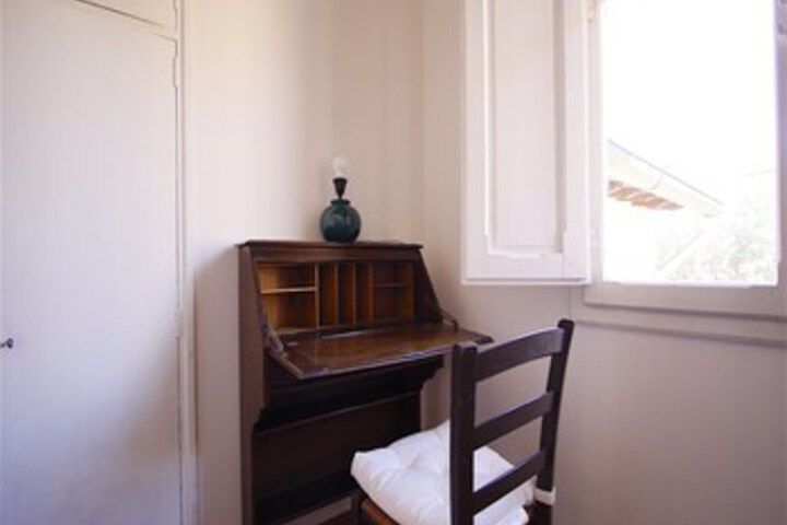 Room 17 of 28