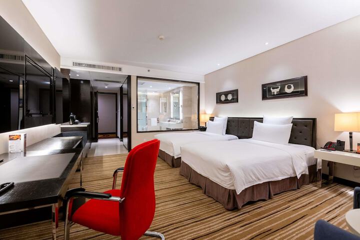 Room 21 of 92