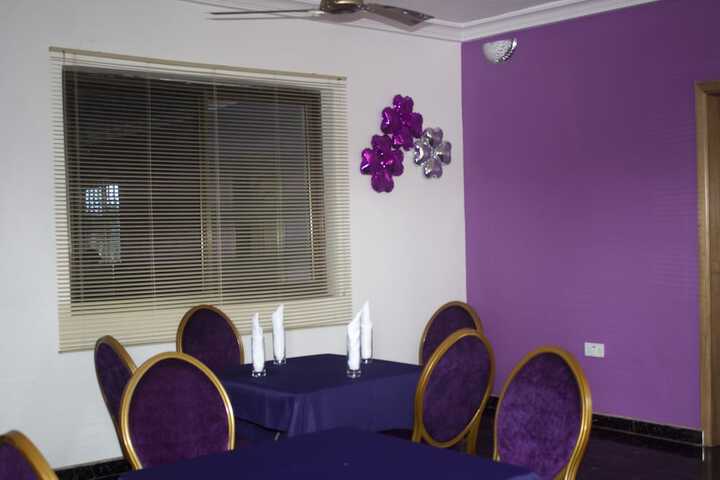 Dining 17 of 22