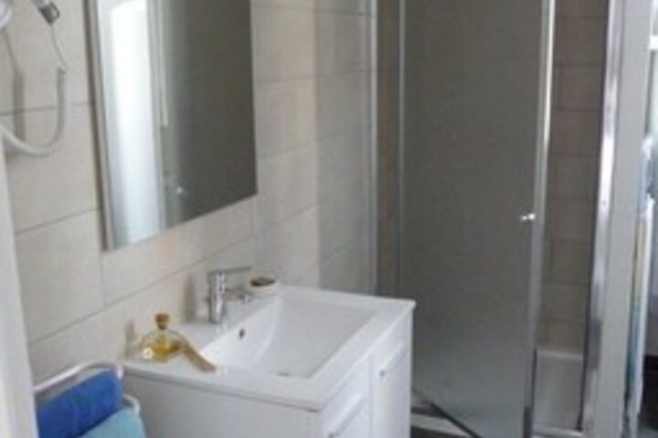 Room 4 of 27