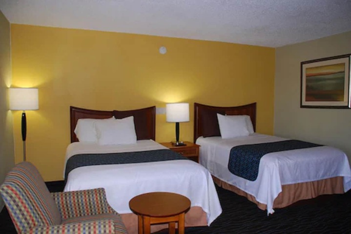2 Double Beds (3 of 6)
