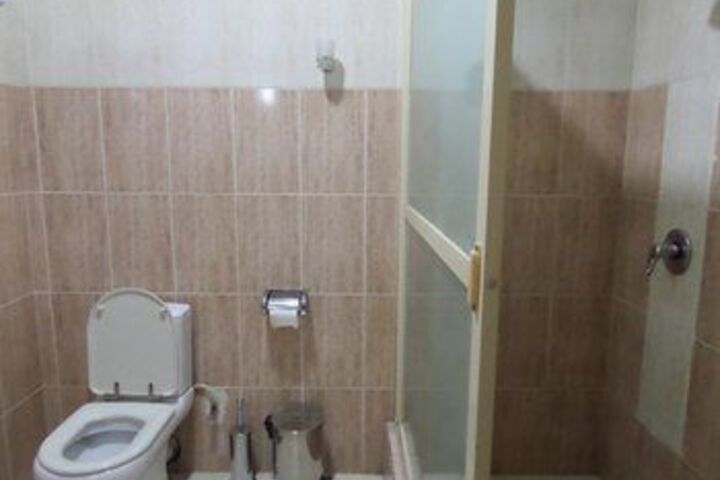 Room 2 of 33