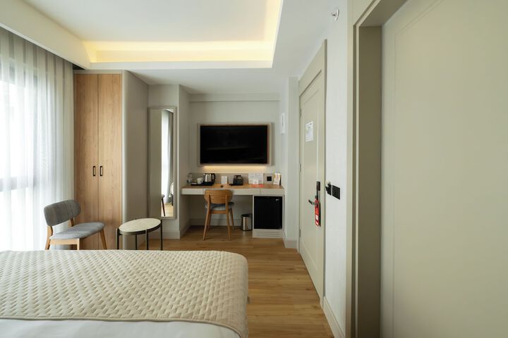 Room 25 of 76