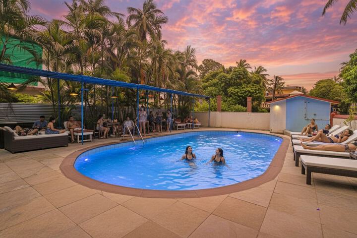 Pool 20 of 31