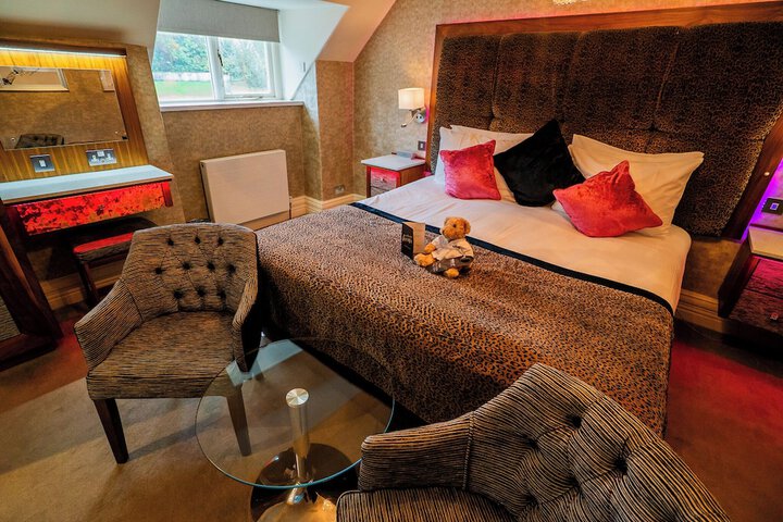 Room 45 of 242
