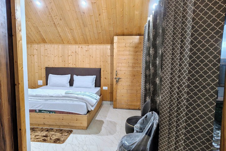 Room 3 of 8