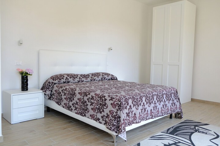 Room 5 of 11
