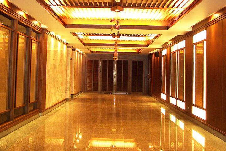 Ballroom/Hall 44 of 61