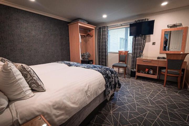 Room 8 of 18