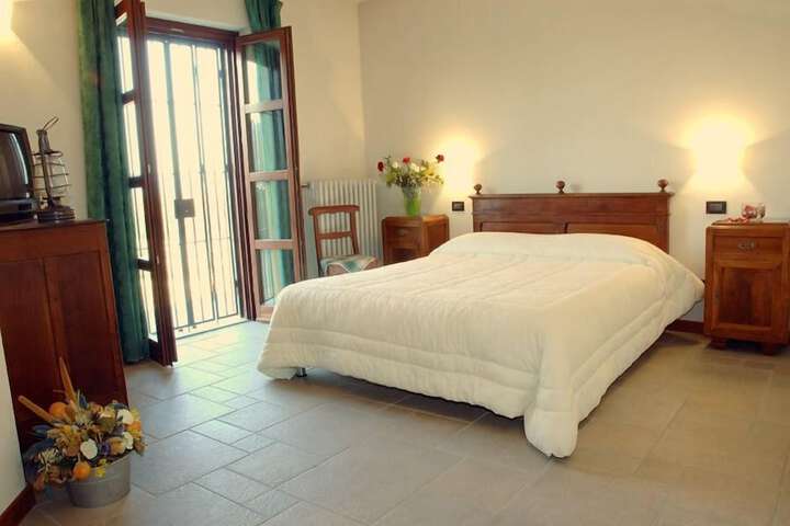 Room 2 of 36