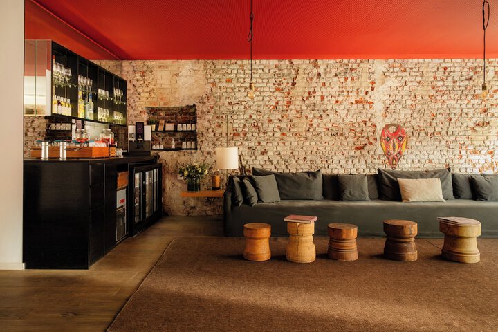 Entrance & Lobby