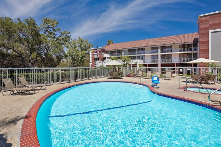 Hotel Pool