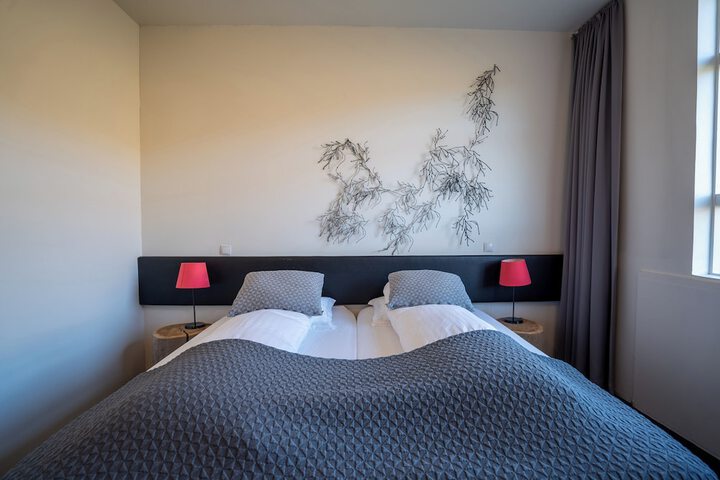 Room 16 of 64