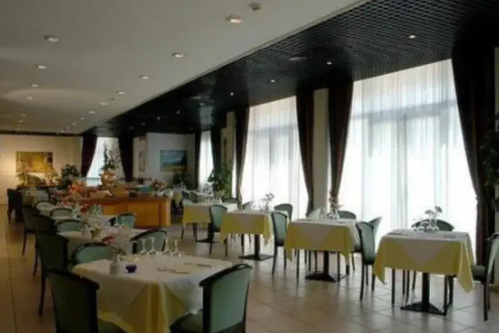 Dining 6 of 6