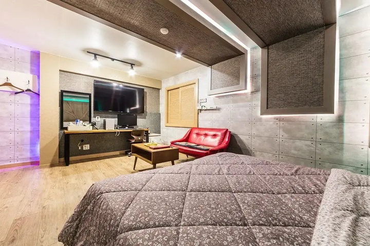 Room 8 of 42