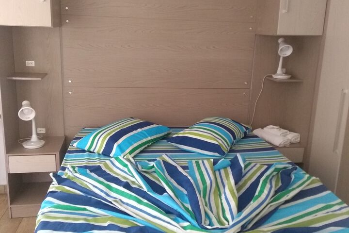 Room 5 of 6