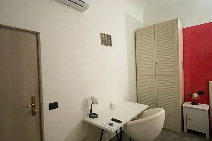 Room 11 of 15
